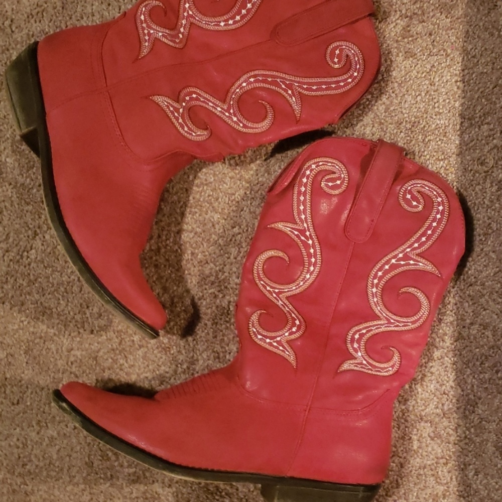 RED COWGIRL BOOTS